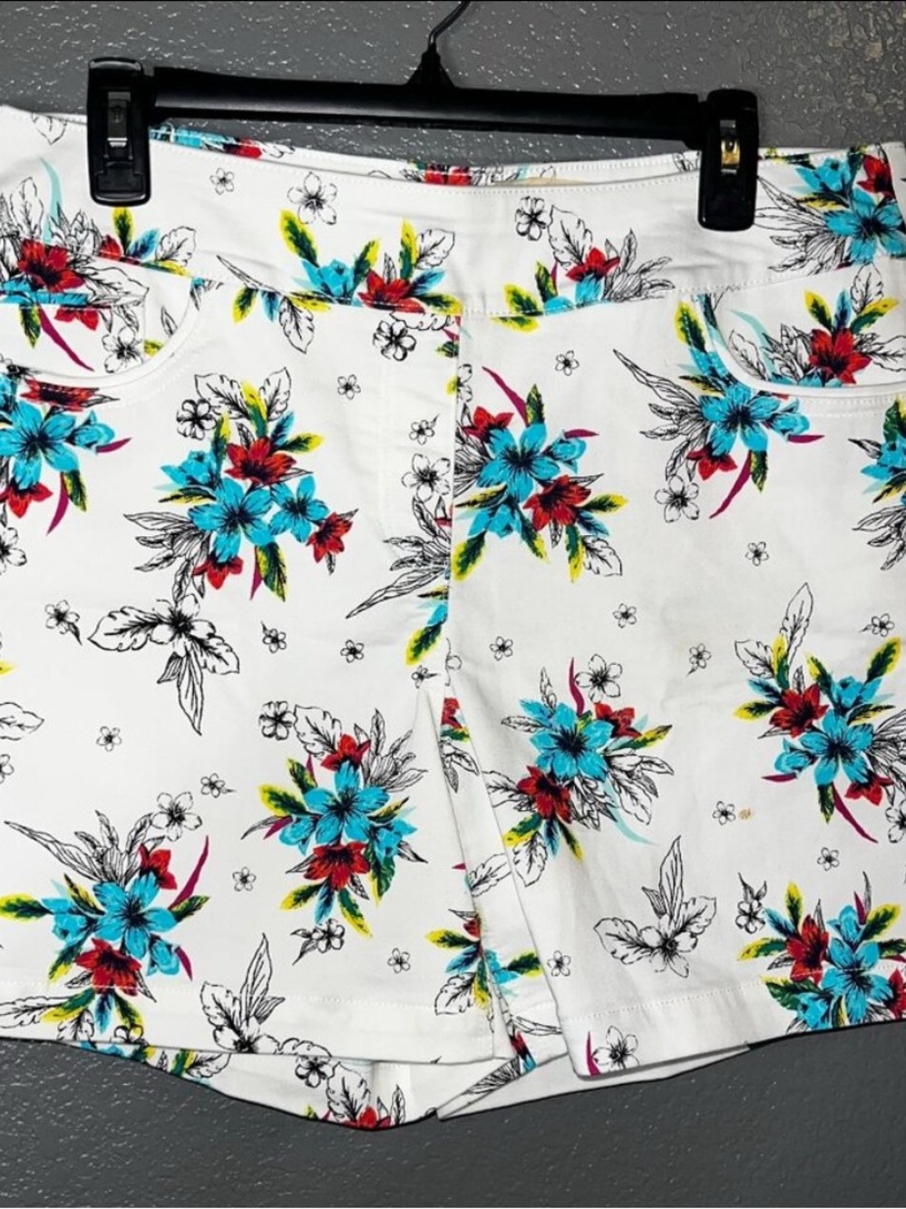 WESTBOUND Floral Print White Women's Mid- Length Shorts